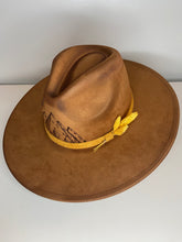 Load image into Gallery viewer, Mountains are Calling - Khaki
